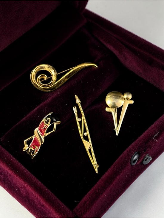 Jewelry - Vintage Brooch Bundle/Lot - Gold Tone